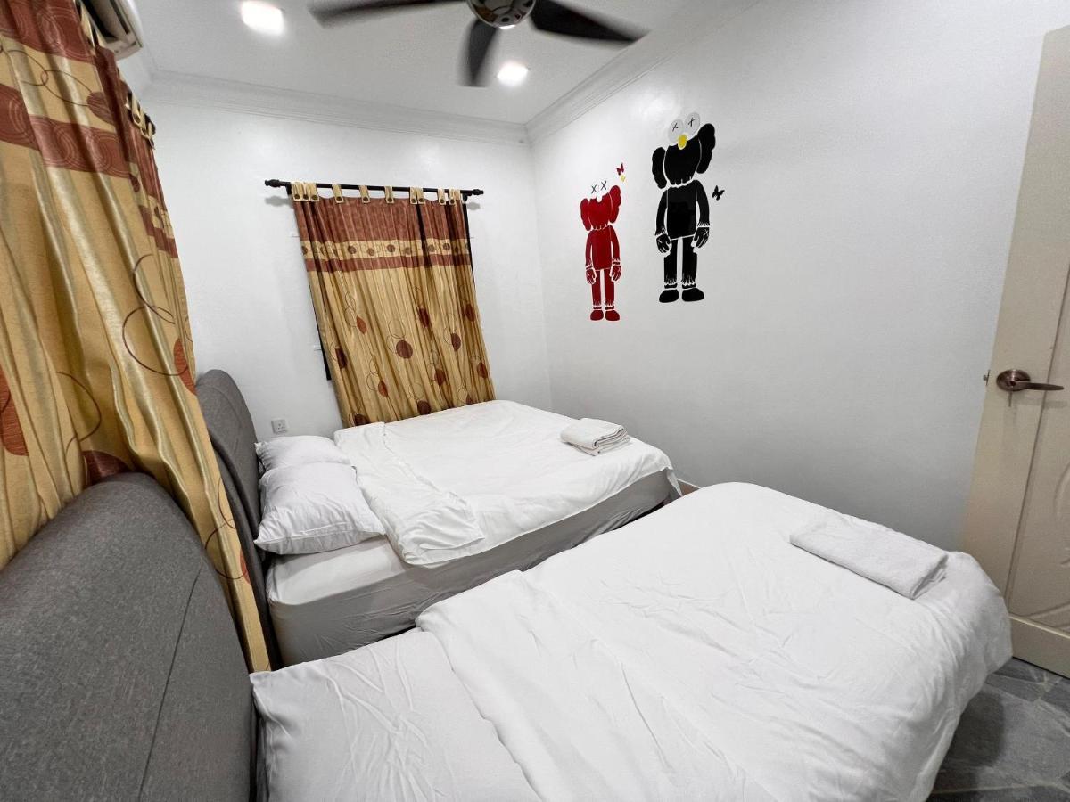 Bearbrick Homestay With Pool Порт-Диксон Экстерьер фото